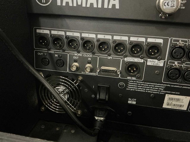 Yamaha ql1 digitale mixer - afbeelding 6 van  8