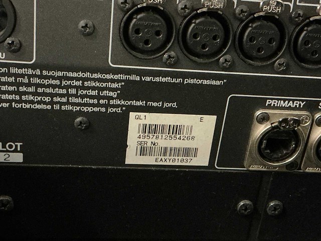 Yamaha ql1 digitale mixer - afbeelding 8 van  8