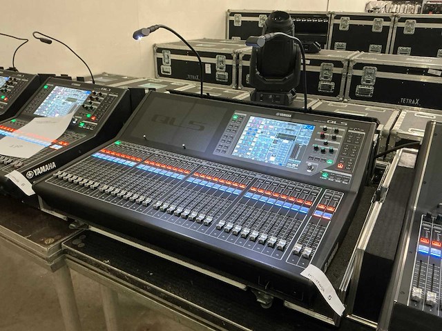 Yamaha ql5 digitale mixer - afbeelding 1 van  12