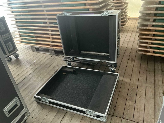 Yamaha qls flightcase - afbeelding 3 van  3