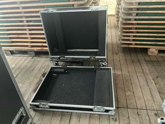 Yamaha qls flightcase - afbeelding 2 van  3