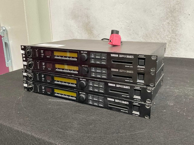 Yamaha spx 990 multi-effect processor (4x) - afbeelding 1 van  2