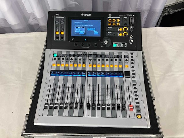 Yamaha tf1 digitale mengtafel - afbeelding 3 van  8