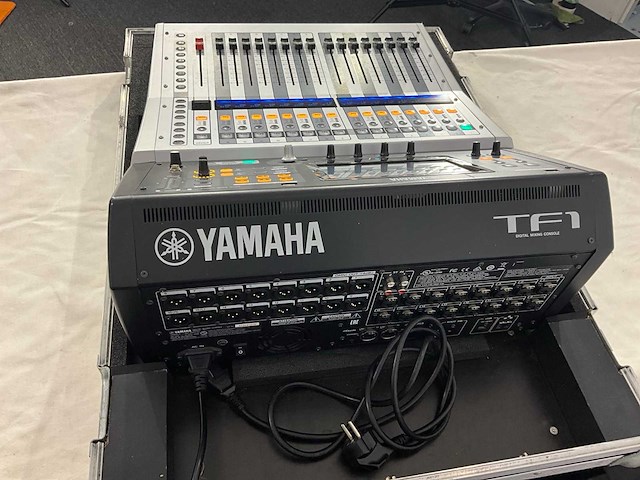 Yamaha tf1 digitale mengtafel - afbeelding 4 van  8