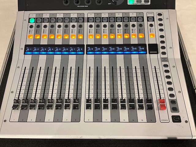 Yamaha tf1 digitale mengtafel - afbeelding 7 van  8