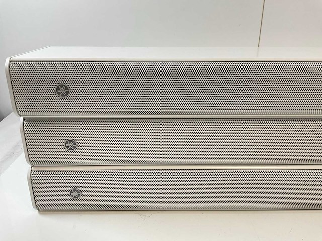 Yamaha (vxl1w-16p) 16 x 1.5” drivers dante poe powered speakers (3x) - afbeelding 1 van  11