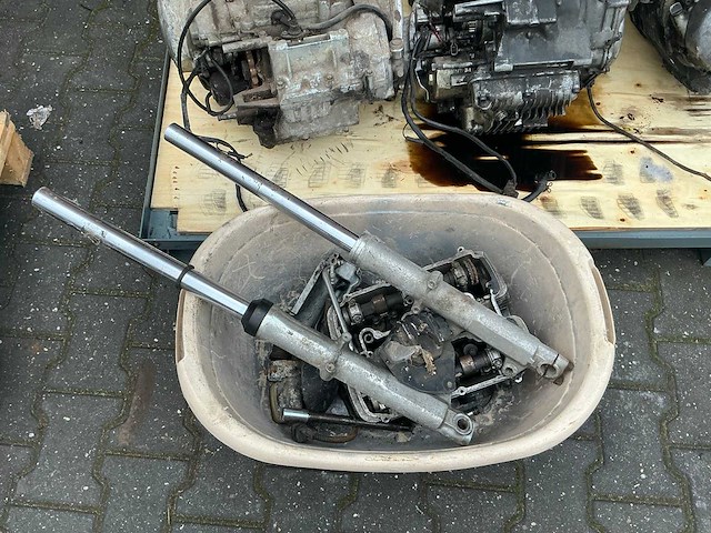 Yamaha xs 500 (2x) met partij xs500 motor onderdelen - afbeelding 5 van  44