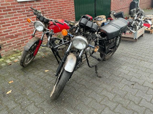 Yamaha xs 500 (2x) met partij xs500 motor onderdelen - afbeelding 1 van  44