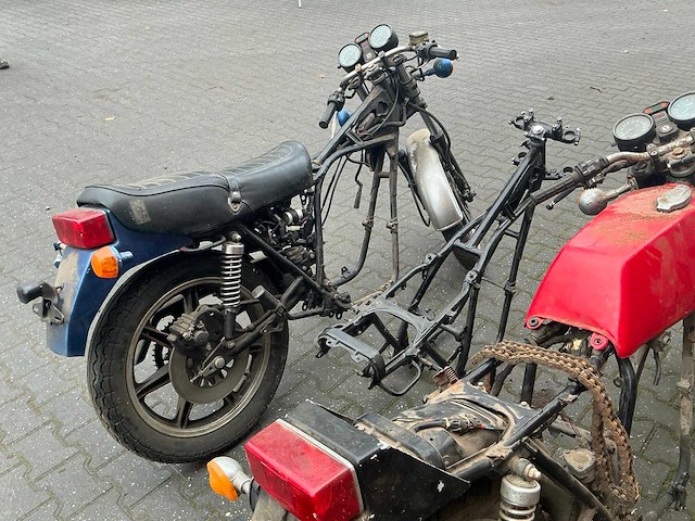 Yamaha xs 500 (2x) met partij xs500 motor onderdelen - afbeelding 36 van  44