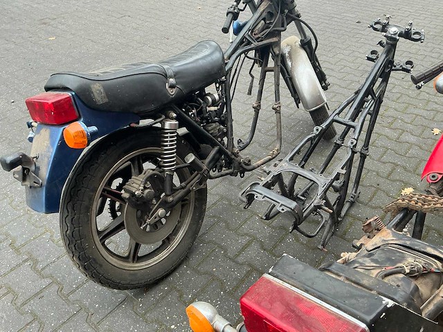 Yamaha xs 500 (2x) met partij xs500 motor onderdelen - afbeelding 39 van  44