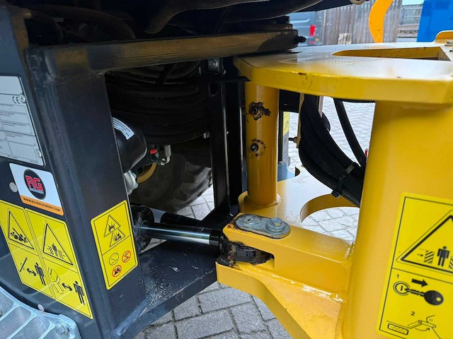 Yanmar - 2019 - v80 - met bak en vorken - 860 uren - shovel - afbeelding 13 van  19