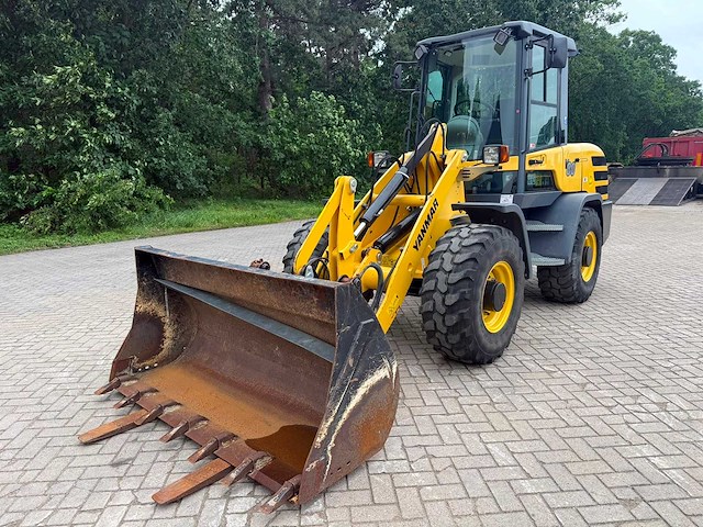 Yanmar - 2019 - v80 - met bak en vorken - 860 uren - shovel - afbeelding 1 van  19