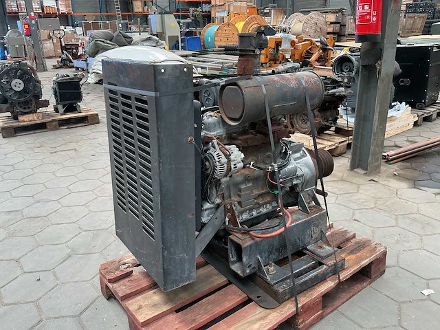 Yanmar 4tne88-sa dieselmotor - afbeelding 1 van  7