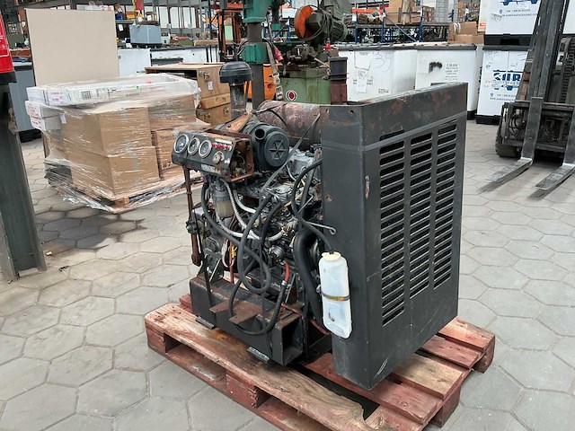 Yanmar 4tne88-sa dieselmotor - afbeelding 2 van  7
