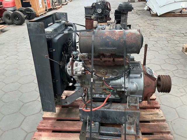 Yanmar 4tne88-sa dieselmotor - afbeelding 5 van  7
