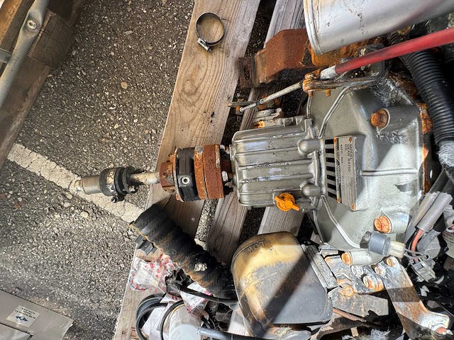 Yanmar scheepsdiesel motor met keerkoppeling - afbeelding 2 van  6