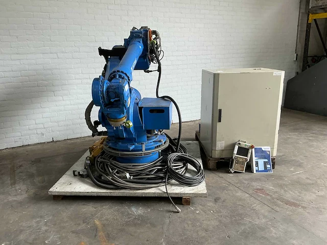 Yaskawa motoman - 2006 - yr-es165n-b10 - uitnamerobot - afbeelding 1 van  8
