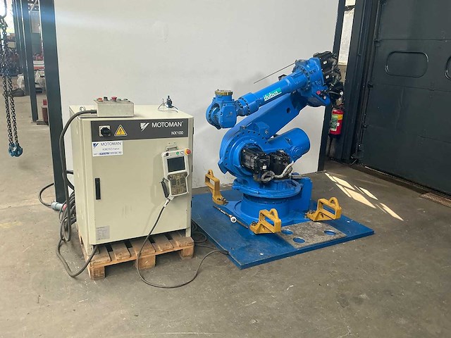 Yaskawa motoman - yr-es165n-b00 - robotic loader - 2005 - afbeelding 1 van  13