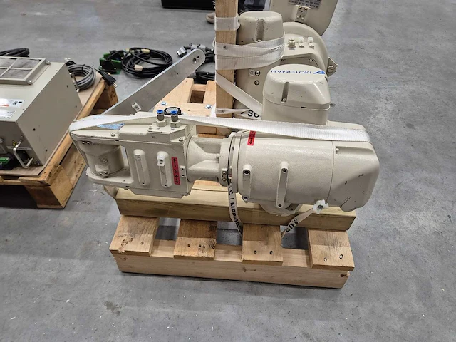 Yaskawa yr-hp3l-b00 industriële robot - afbeelding 12 van  14