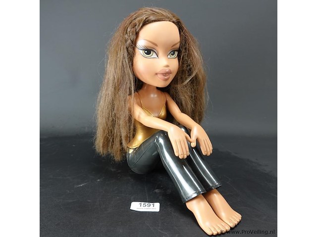 Yasmin uit de cool bratzlijn in 2001 - afbeelding 1 van  5