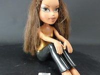 Yasmin uit de cool bratzlijn in 2001 - afbeelding 1 van  5