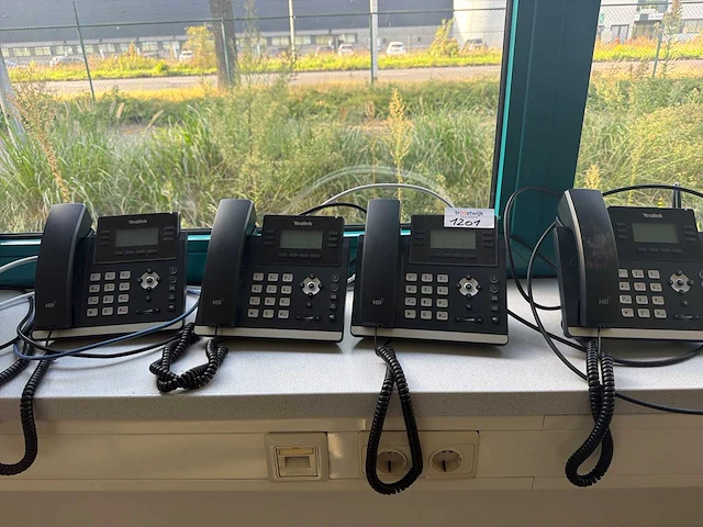 Yealink sip-t42u gigabit voip ip-bureautelefoon - afbeelding 1 van  4