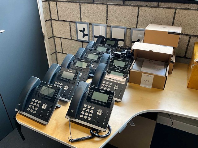 Yealink sip-t43u + sip-t33p voip telefoon (13x) - afbeelding 1 van  3