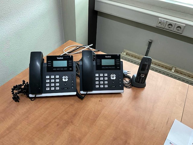 Yealink t41s voip telefoon (2x) - afbeelding 1 van  4