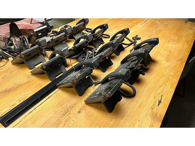 Yealink ultra-elegant gigabit voip telefoon (13x) + headset (6x) - afbeelding 9 van  11