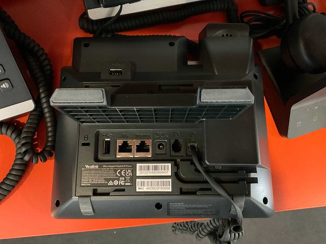 Yealink voip telefoons met headsets - afbeelding 5 van  6