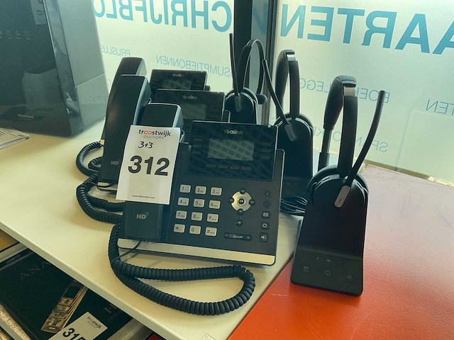 Yealink voip telefoons met headsets - afbeelding 2 van  5