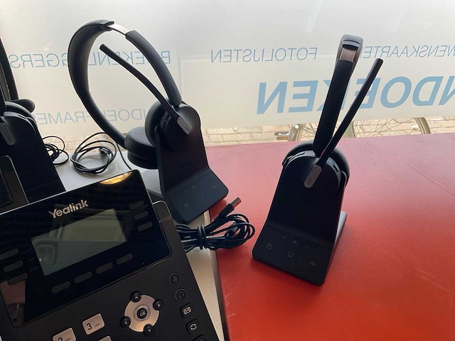 Yealink voip telefoons met headsets - afbeelding 3 van  5