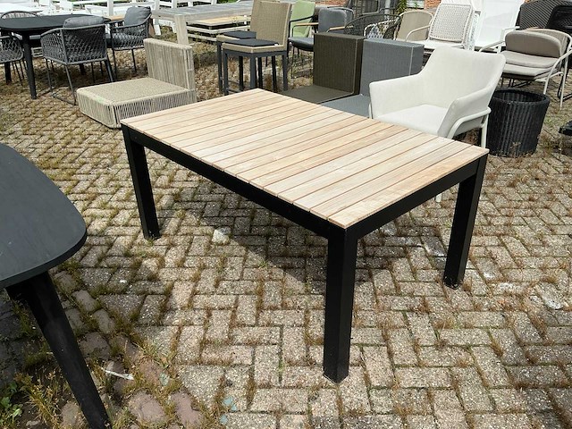 Yoi - garden table - afbeelding 1 van  5