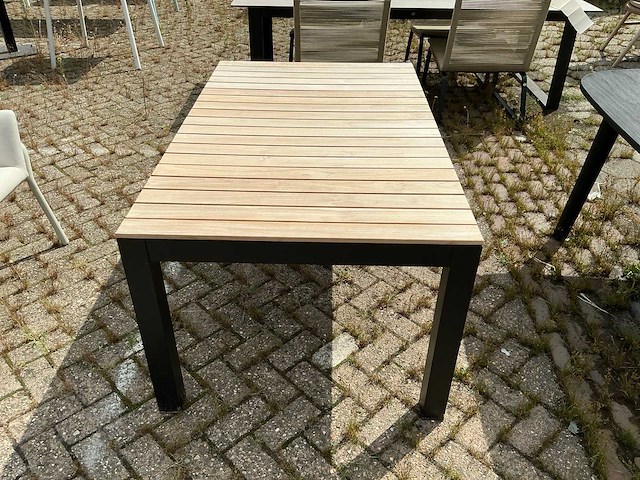 Yoi - garden table - afbeelding 4 van  5