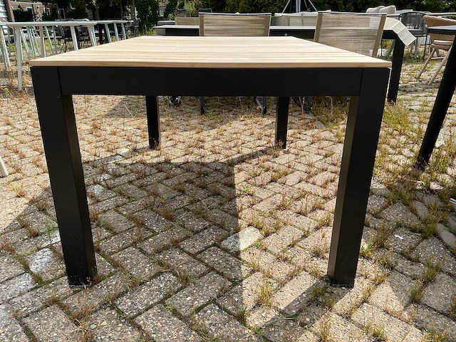Yoi - garden table - afbeelding 5 van  5