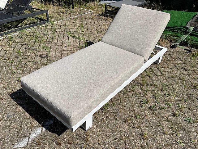 Yoi - kazoku - sunbed - afbeelding 1 van  7