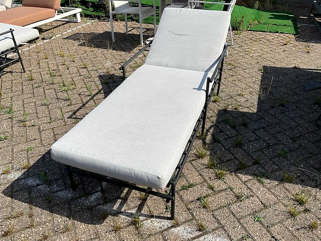 Yoi - sunbeds - afbeelding 1 van  5