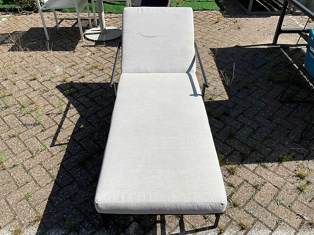 Yoi - sunbeds - afbeelding 4 van  5