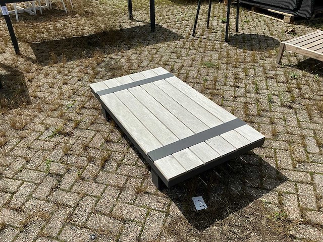 Yoi - tuintafel - afbeelding 1 van  9