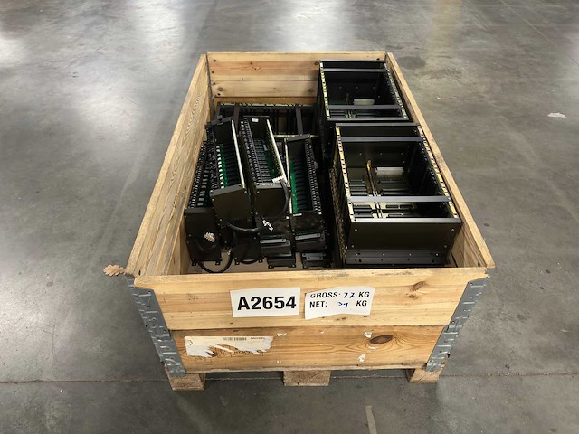 Yokogawa - partij racks & backplanes (diverse frames/connectorborden) - afbeelding 1 van  8