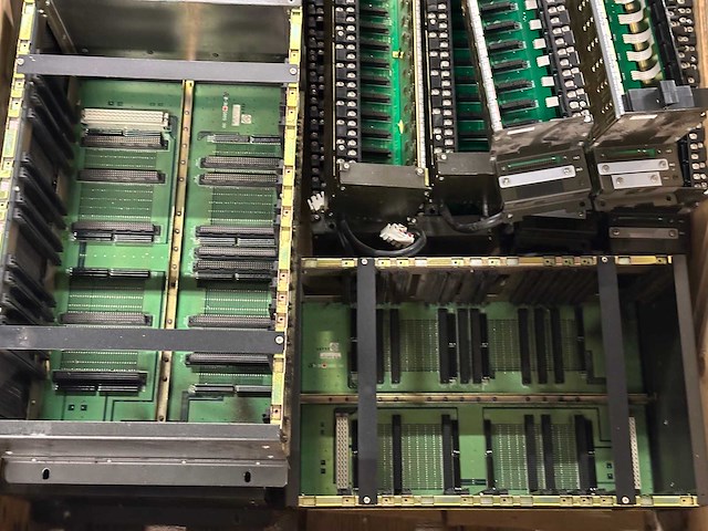 Yokogawa - partij racks & backplanes (diverse frames/connectorborden) - afbeelding 3 van  8