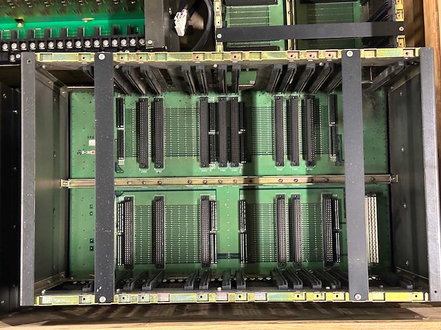 Yokogawa - partij racks & backplanes (diverse frames/connectorborden) - afbeelding 5 van  8