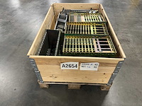 Yokogawa / mix - partij met diverse industriële rack-/chassisdelen - afbeelding 1 van  6