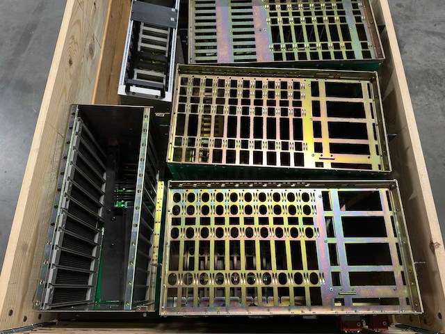 Yokogawa / mix - partij met diverse industriële rack-/chassisdelen - afbeelding 2 van  6