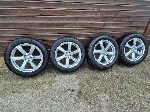 Yokohama bluearth winterv905, volvo xc90 autoband met velg(4x) - afbeelding 1 van  7