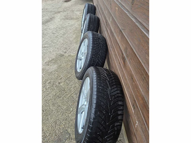 Yokohama bluearth winterv905, volvo xc90 autoband met velg(4x) - afbeelding 6 van  7