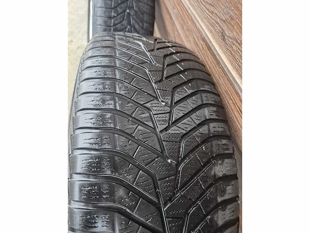 Yokohama bluearth winterv905, volvo xc90 autoband met velg(4x) - afbeelding 7 van  7