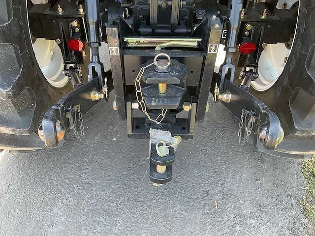 Yto nmf704c vierwielaangedreven landbouwtractor - afbeelding 10 van  53
