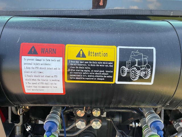 Yto nmf704c vierwielaangedreven landbouwtractor - afbeelding 8 van  52