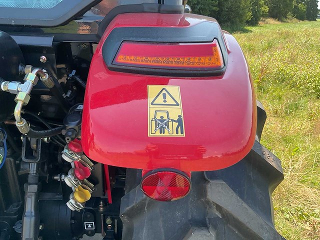 Yto nmf704c vierwielaangedreven landbouwtractor - afbeelding 11 van  52